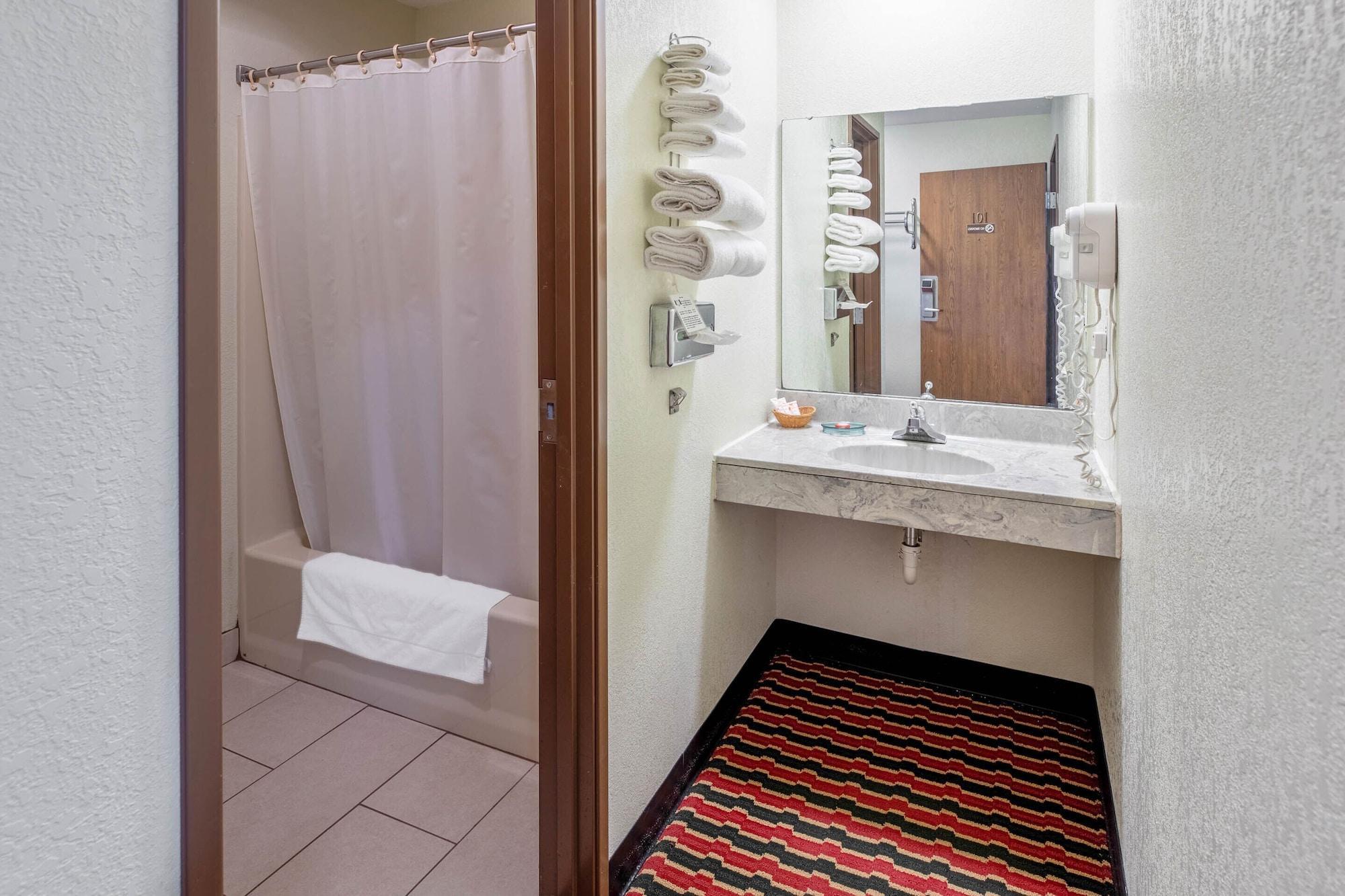 Oyo Hotel Chesaning Route 52 & Hwy 57 Dış mekan fotoğraf