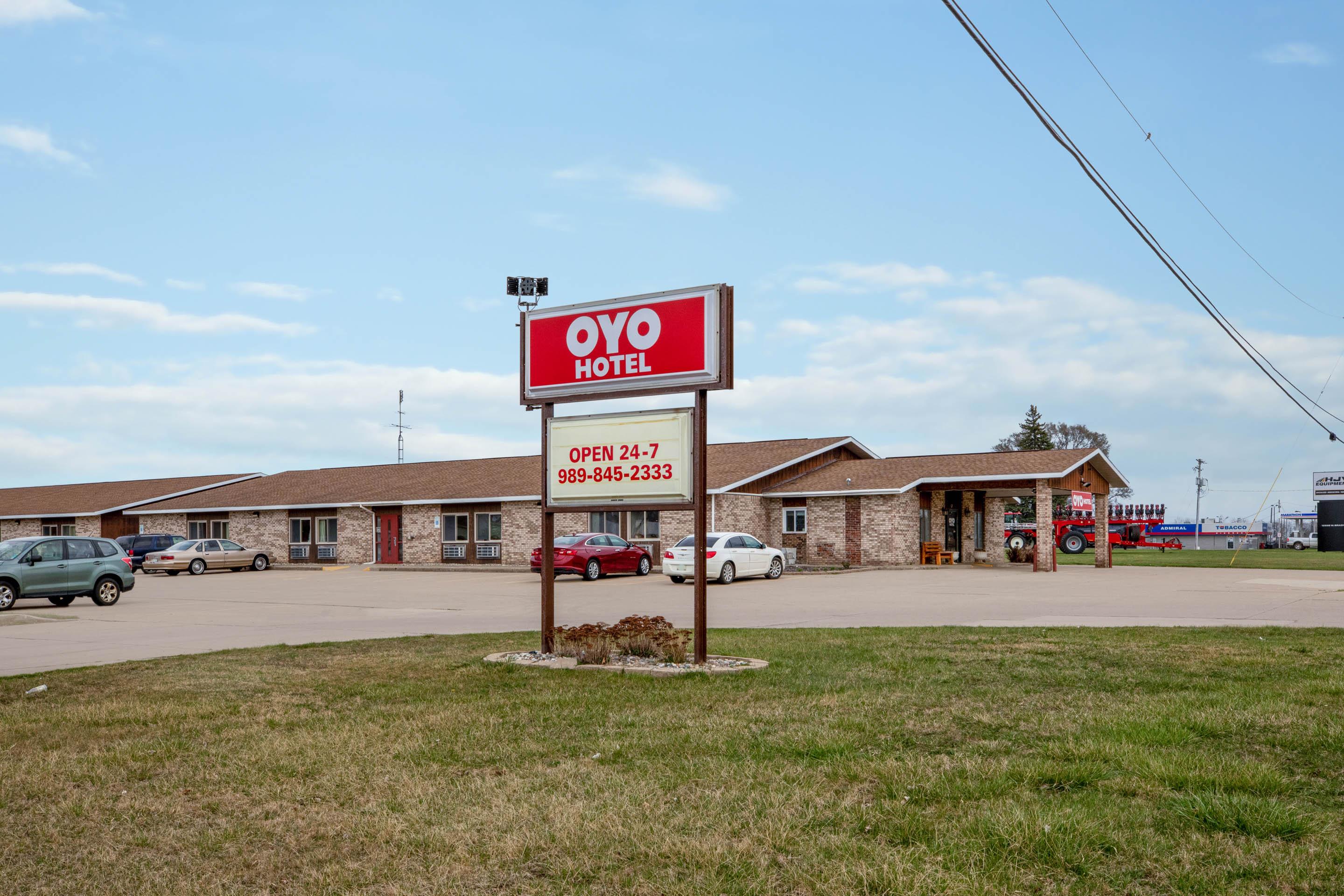 Oyo Hotel Chesaning Route 52 & Hwy 57 Dış mekan fotoğraf