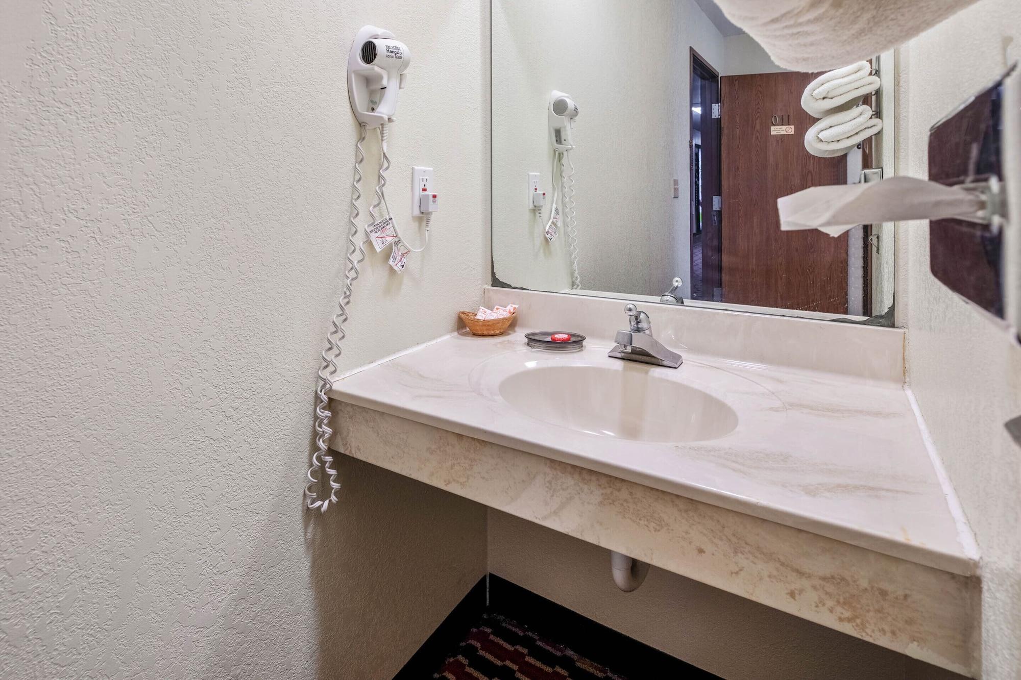 Oyo Hotel Chesaning Route 52 & Hwy 57 Dış mekan fotoğraf