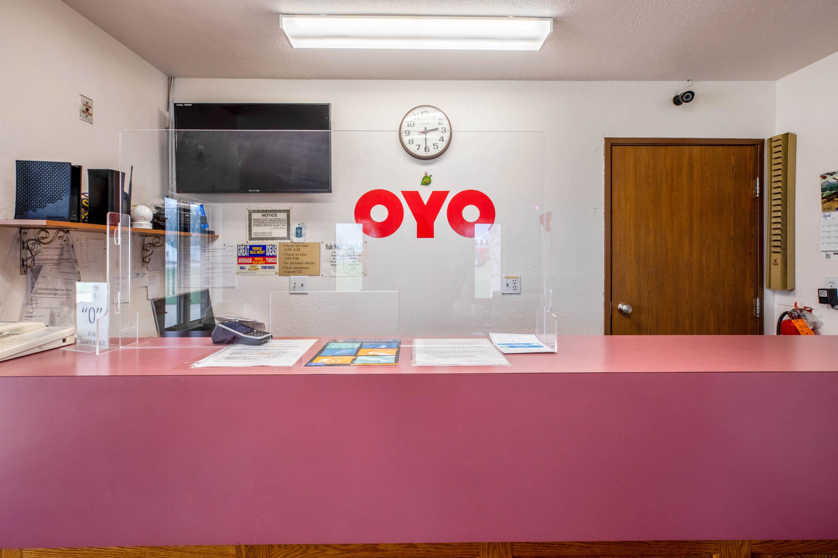 Oyo Hotel Chesaning Route 52 & Hwy 57 Dış mekan fotoğraf